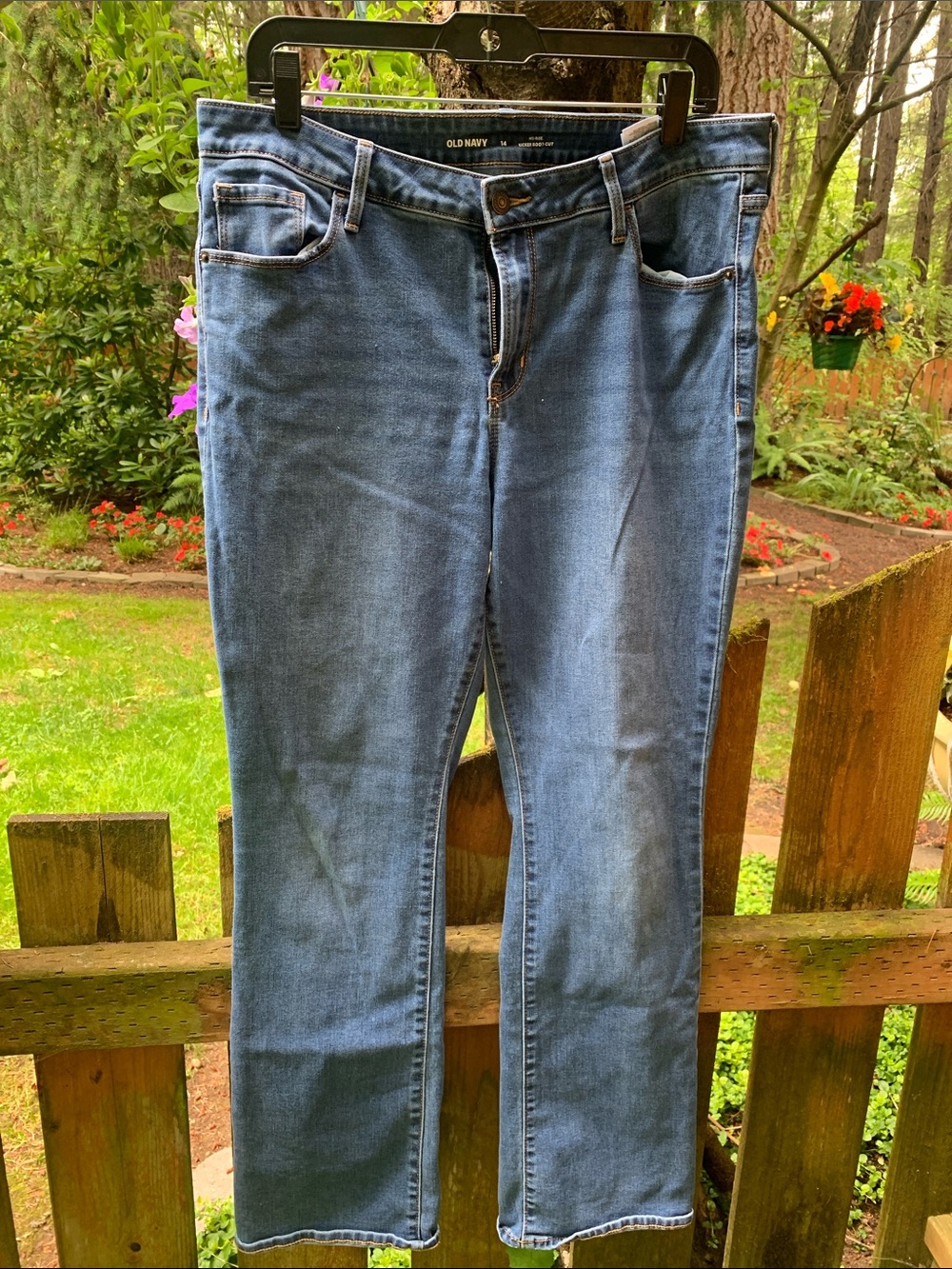 Old Navy Mid Rise Kicker Boot-Cot Jeans
